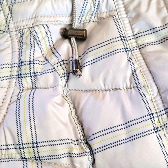 Hooded puffer vest - Picture 9 of 9